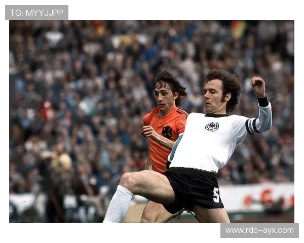 贝肯鲍尔传奇生涯:从球场霸主到足球大师