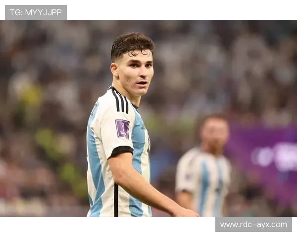 阿尔瓦雷斯身价暴涨 足坛新贵崛起